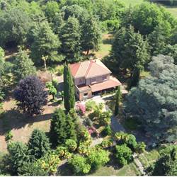 Villa immersa in un parco privato a Fenegro'