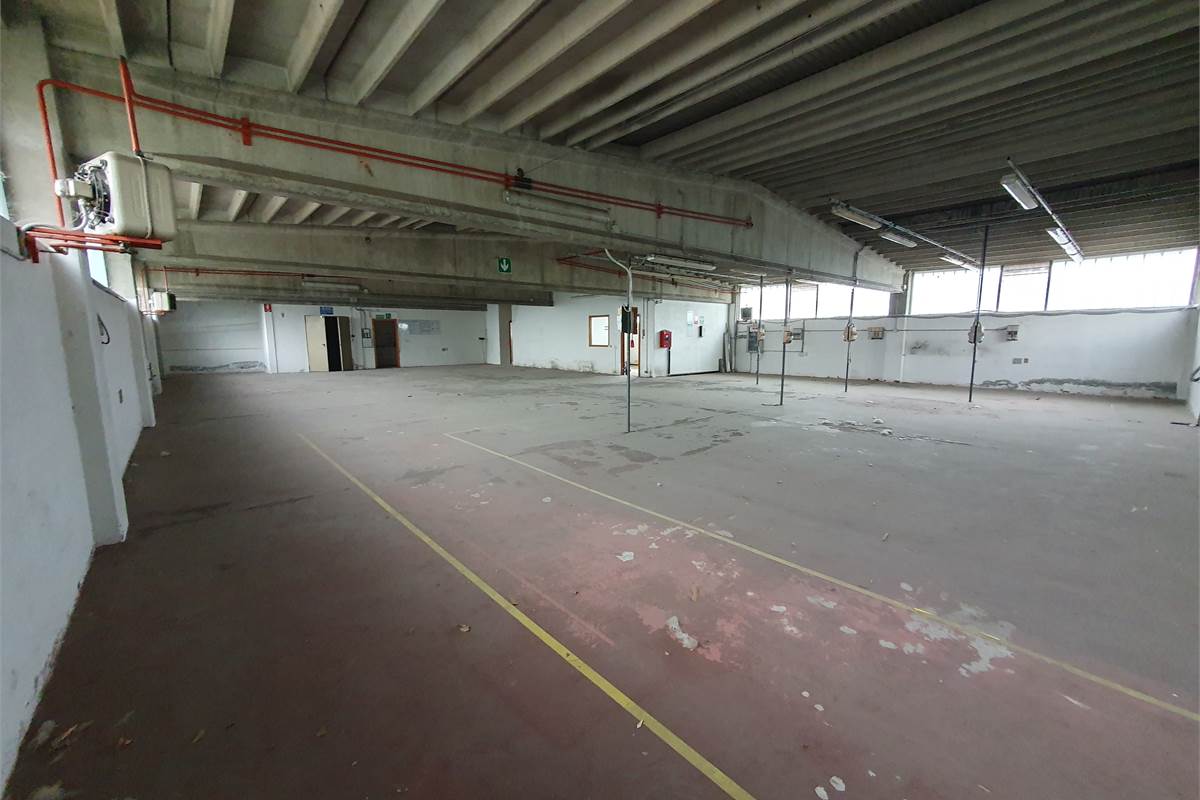 Capannone a Vertemate con Minoprio (3B)