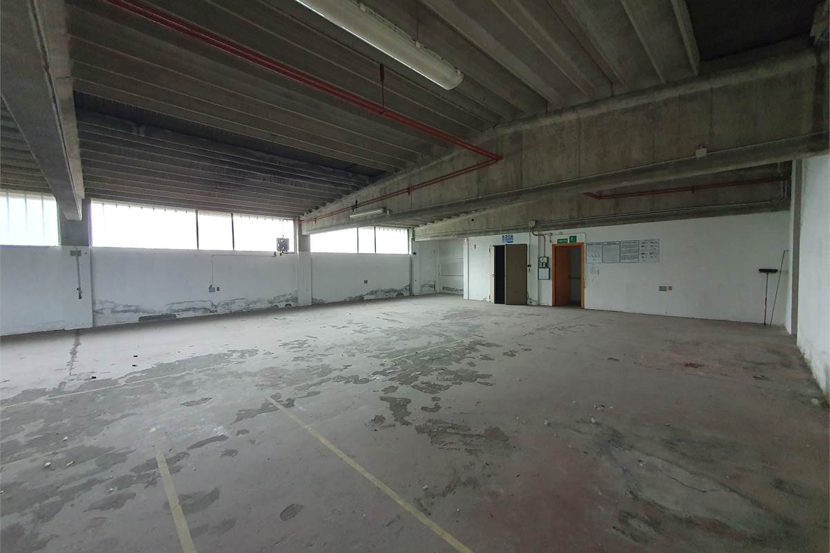 Capannone a Vertemate con Minoprio (3B)