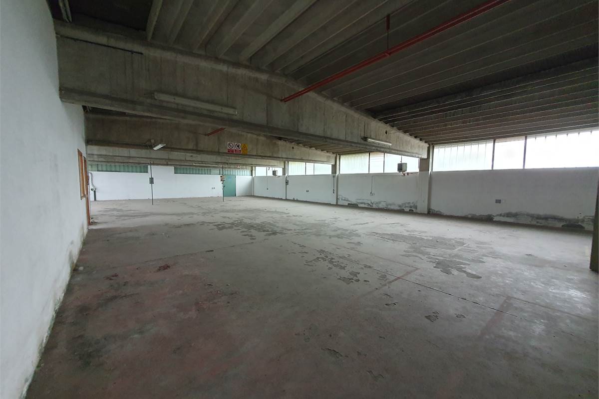 Capannone a Vertemate con Minoprio (3B)