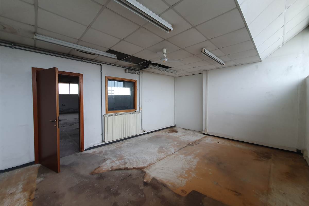 Capannone a Vertemate con Minoprio (3B)