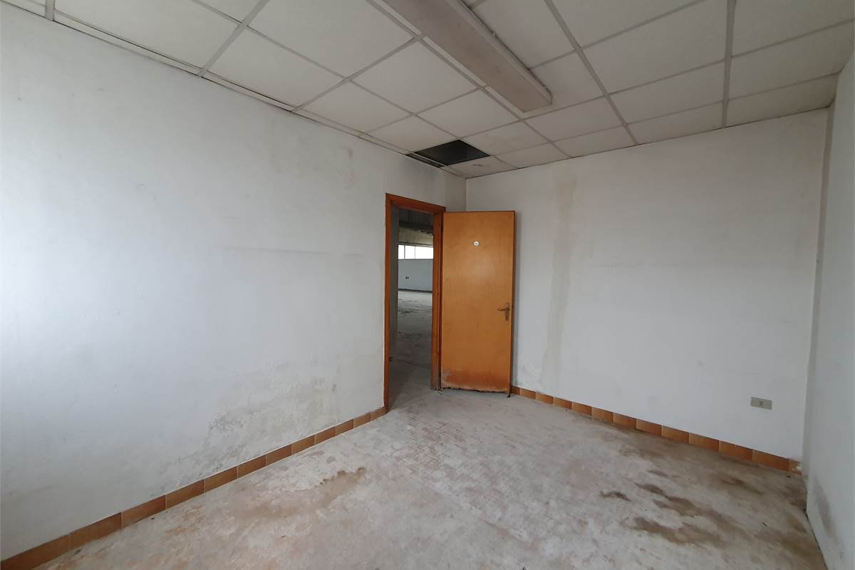 Capannone a Vertemate con Minoprio (3B)