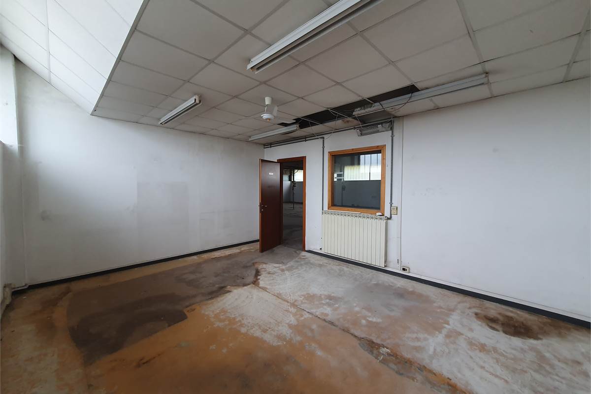 Capannone a Vertemate con Minoprio (3B)