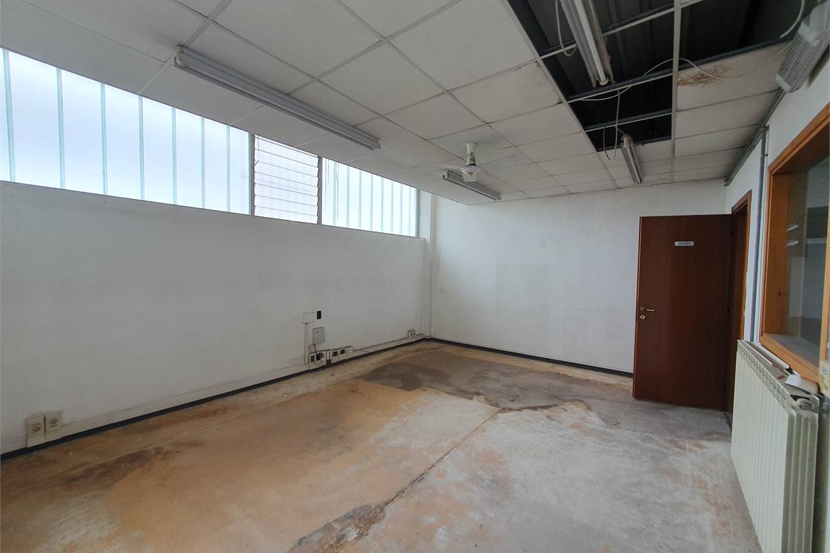 Capannone a Vertemate con Minoprio (3B)