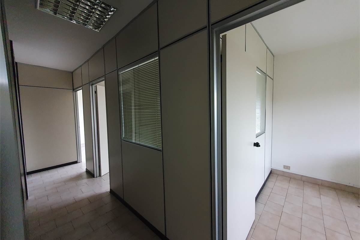 Ufficio a Vertemate con Minoprio (1D)