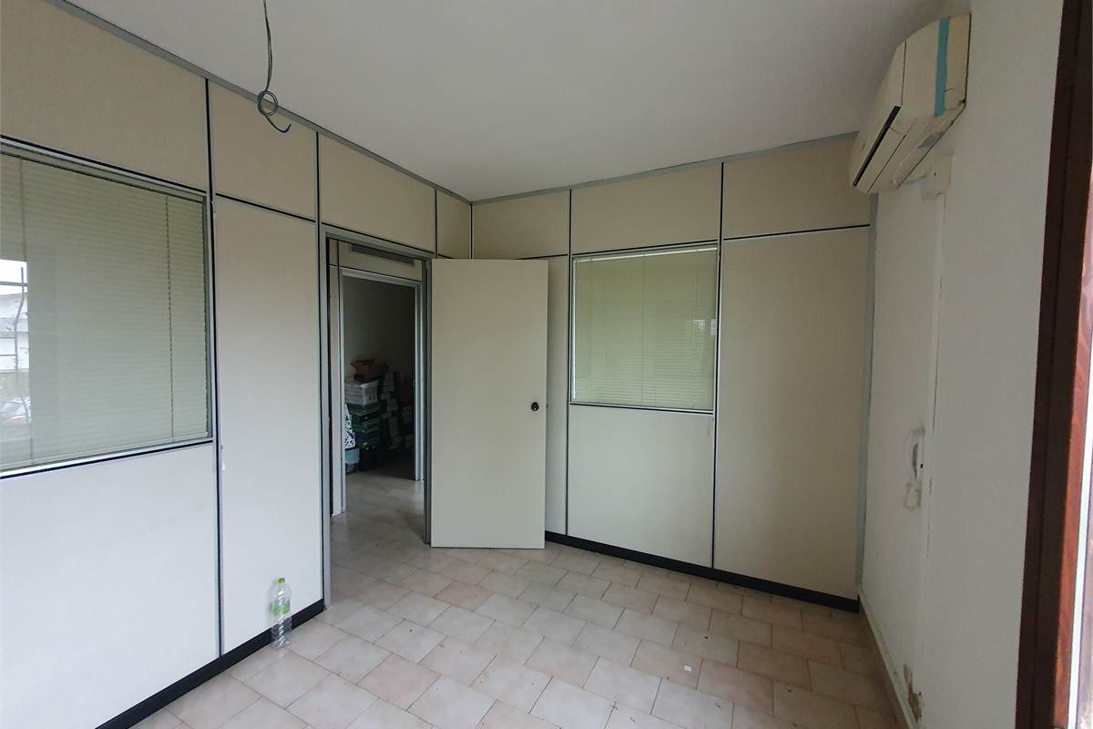 Ufficio a Vertemate con Minoprio (1D)