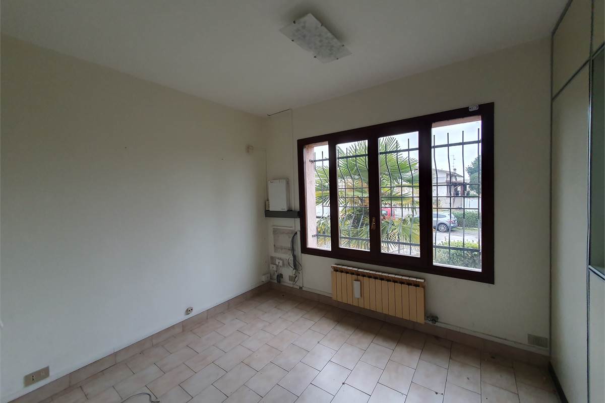 Ufficio a Vertemate con Minoprio (1D)