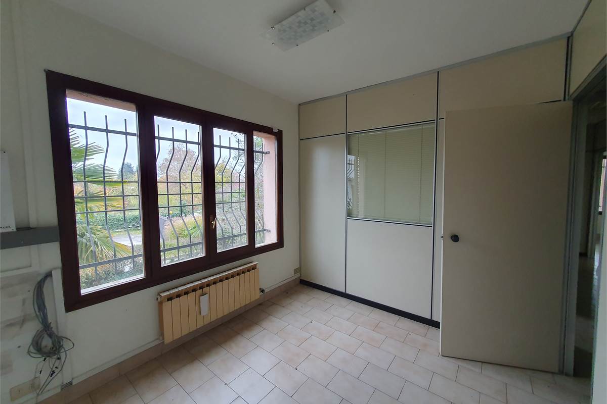 Ufficio a Vertemate con Minoprio (1D)