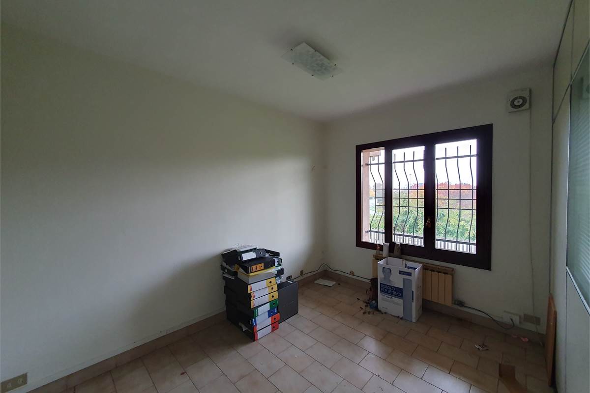 Ufficio a Vertemate con Minoprio (1D)