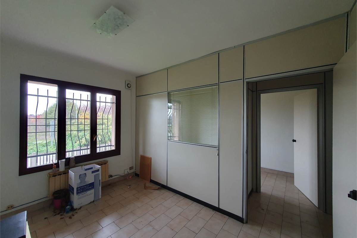 Ufficio a Vertemate con Minoprio (1D)