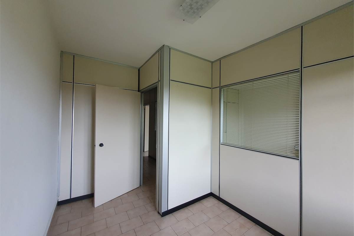 Ufficio a Vertemate con Minoprio (1D)