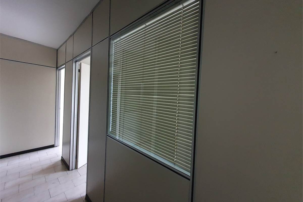 Ufficio a Vertemate con Minoprio (1D)