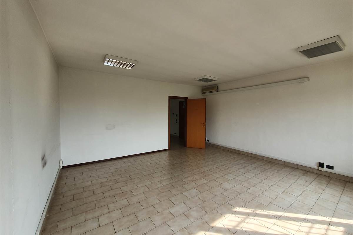 Ufficio a Vertemate con Minoprio (1F)