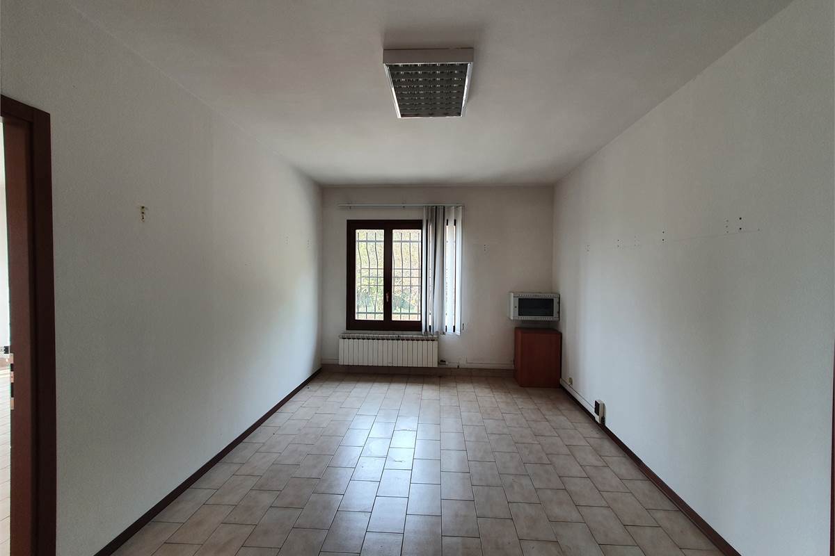 Ufficio a Vertemate con Minoprio (1F)