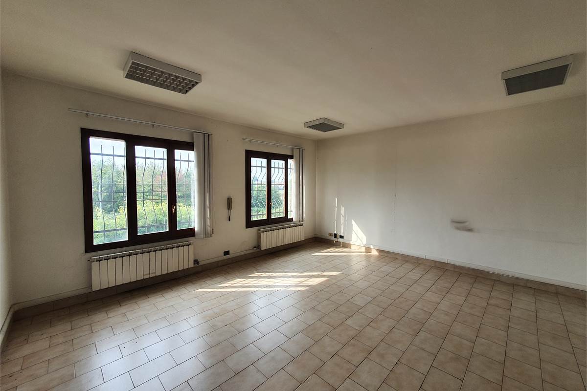 Ufficio a Vertemate con Minoprio (1F)