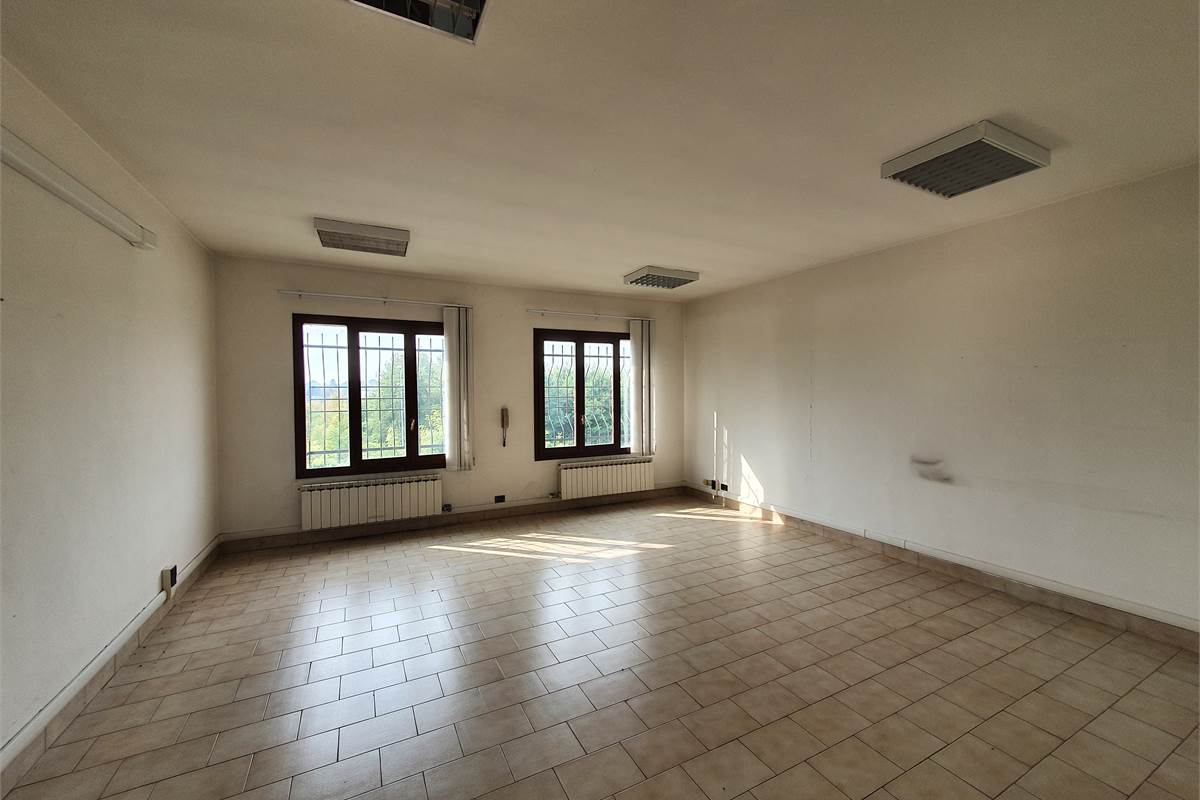 Ufficio a Vertemate con Minoprio (1F)