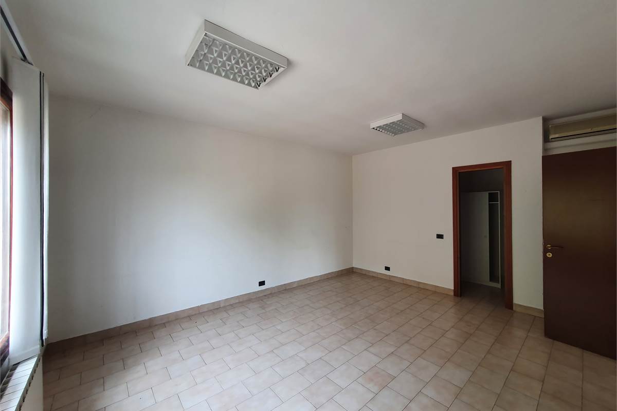 Ufficio a Vertemate con Minoprio (1F)