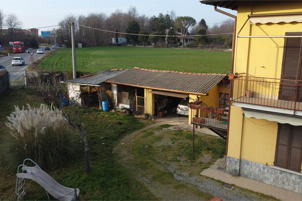 Casa indipendente con due appartamenti a Lomazzo