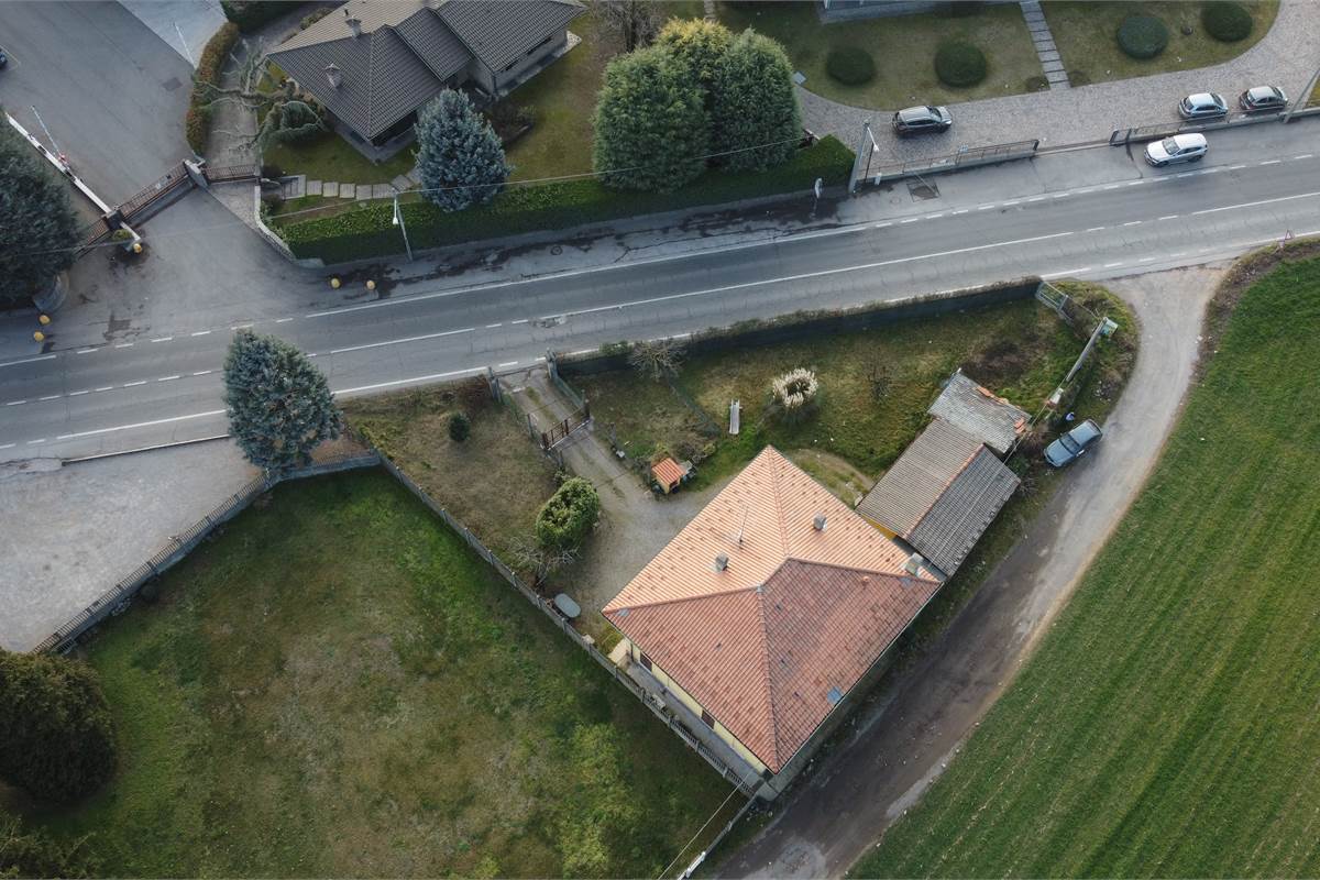 Casa indipendente con due appartamenti a Lomazzo