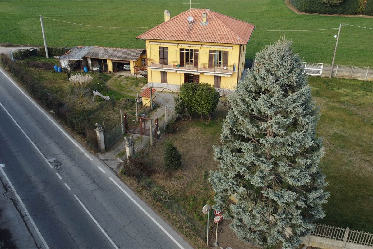 Casa indipendente con due appartamenti a Lomazzo