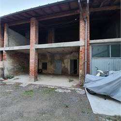 Locali al rustico e fienile a Cirimido