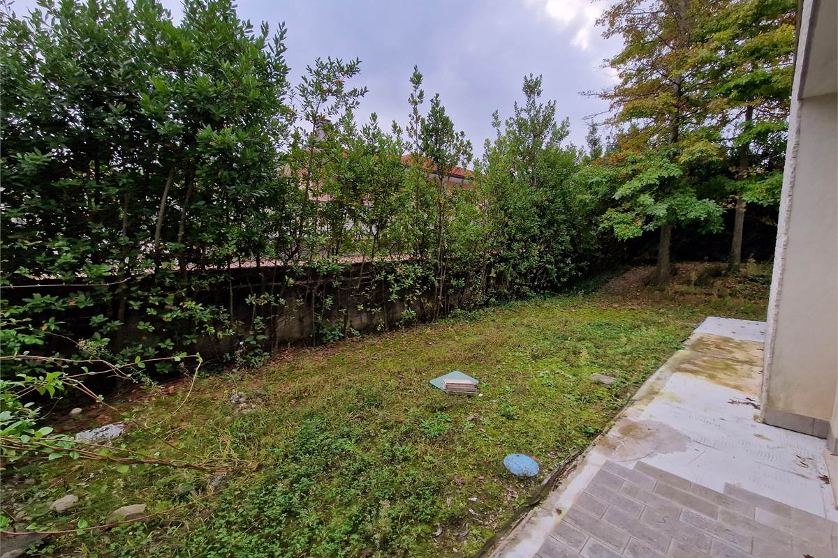 Trilocale con giardino privato a Fino Mornasco