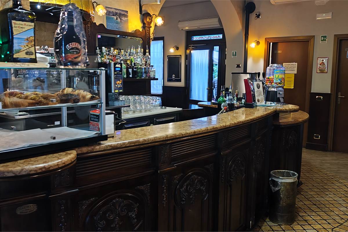 ROVELLO PORRO CEDESI OTTIMO PUB