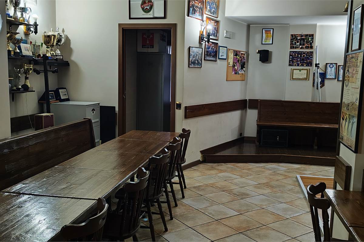 ROVELLO PORRO CEDESI OTTIMO PUB
