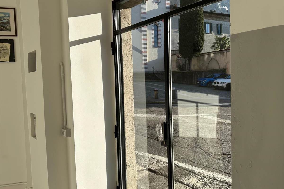 COMO CENTRO -LAVANDERIA -STIRERIA 