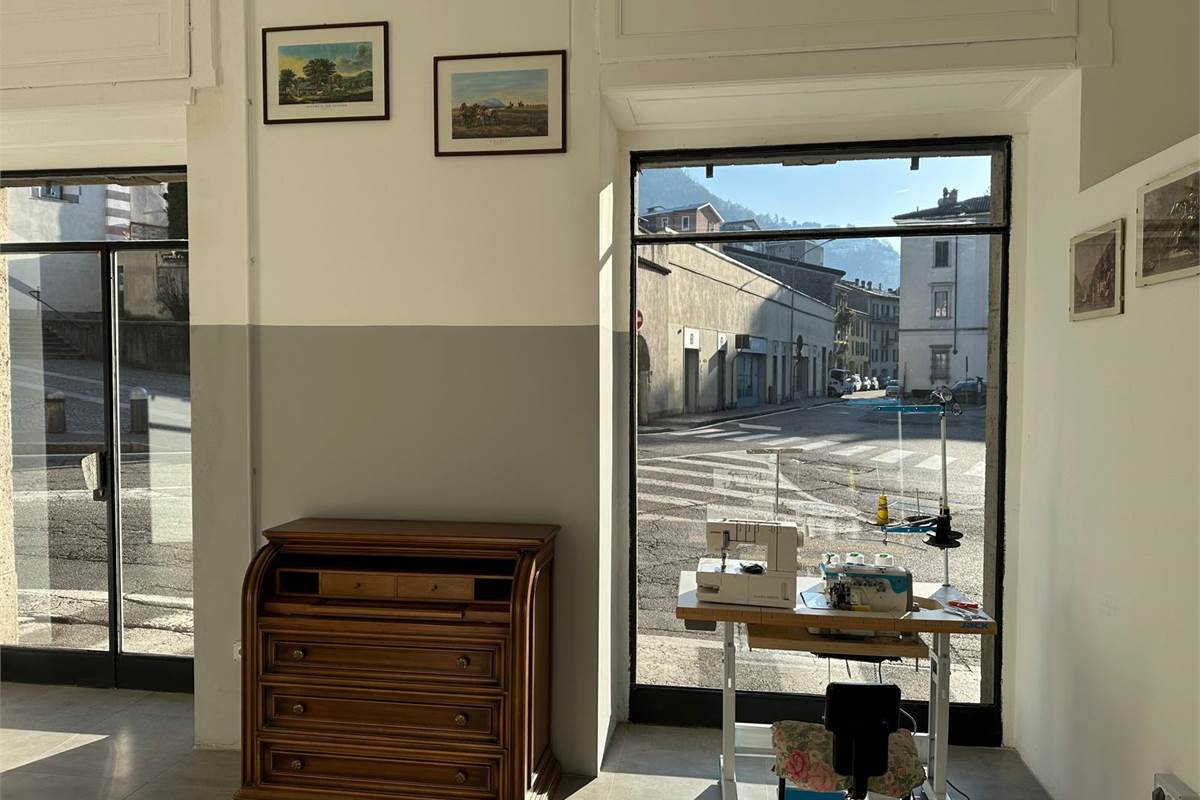 COMO CENTRO -LAVANDERIA -STIRERIA 