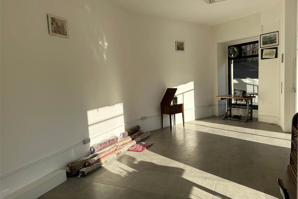 COMO CENTRO -LAVANDERIA -STIRERIA 