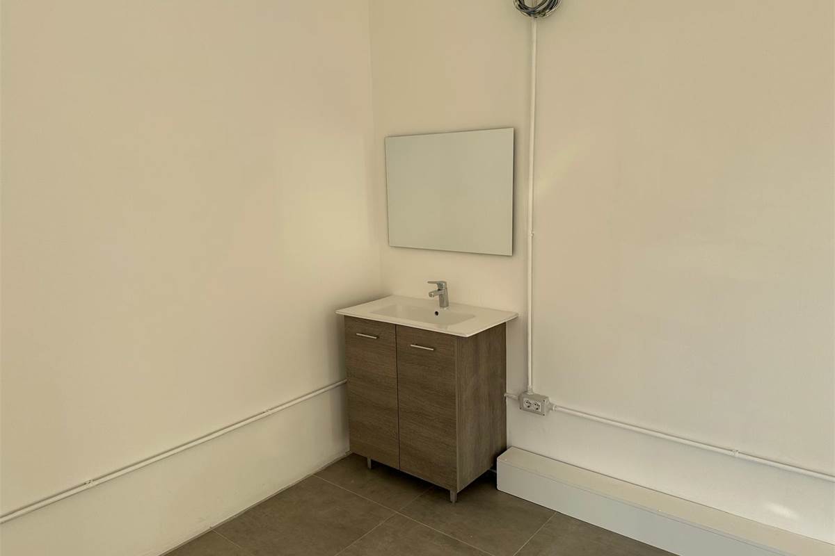 COMO CENTRO -LAVANDERIA -STIRERIA 