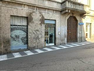 COMO CENTRO -LAVANDERIA -STIRERIA 