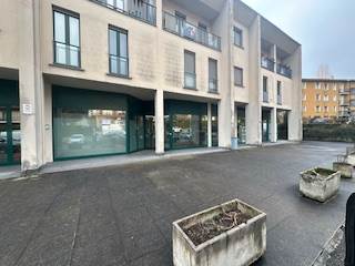 MONTORFANO - AFFITTASI LOCALE COMMERCIALE