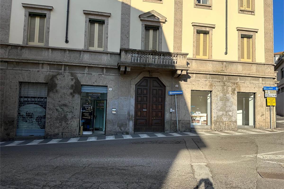 COMO CENTRO -LAVANDERIA -STIRERIA 