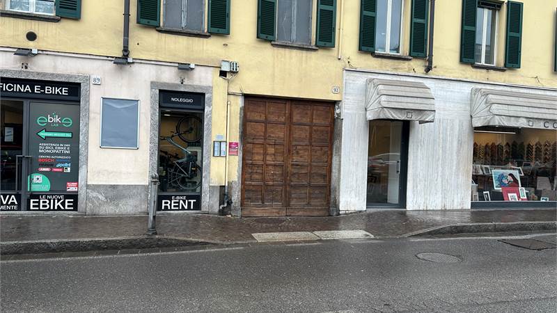 COMO CENTRO- affittasi magazzino ristrutturato a nuovo 