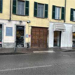 COMO CENTRO - VENDESI MAGAZZINO - RISTRUTTURATO 