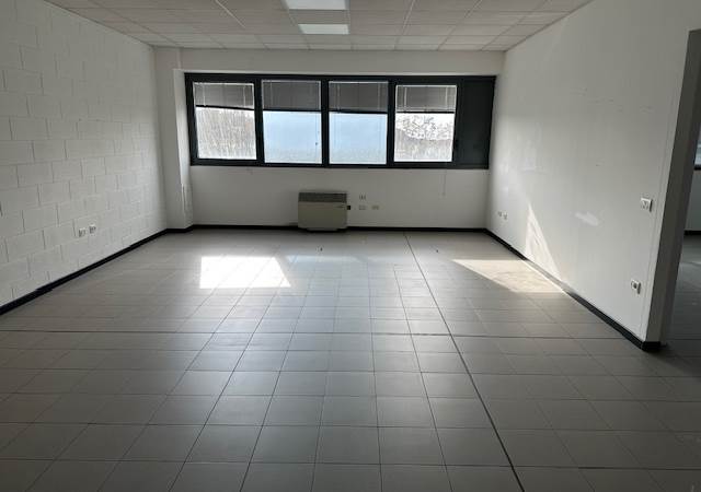 COMO- CAMERLATA  UFFICIO DIREZIONALE IN AFFITTO 