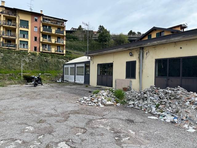 VENDESI FABBBRICATO INDIPENDENTE PONTE CHIASSO 