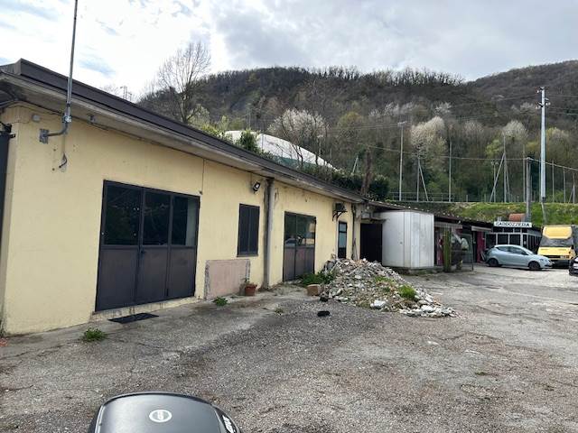 VENDESI FABBBRICATO INDIPENDENTE PONTE CHIASSO 