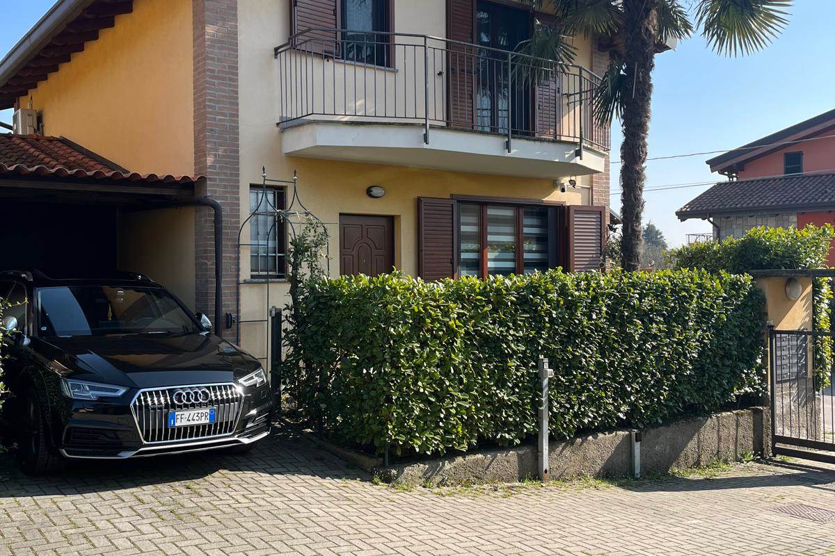 FINO MORNASCO VENDITA VILLA UNIFAMILIARE CON BOX 