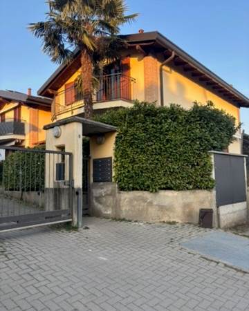 FINO MORNASCO VENDITA VILLA UNIFAMILIARE CON BOX 