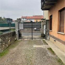 2 LOCALI IN VENDITA A CADORAGO