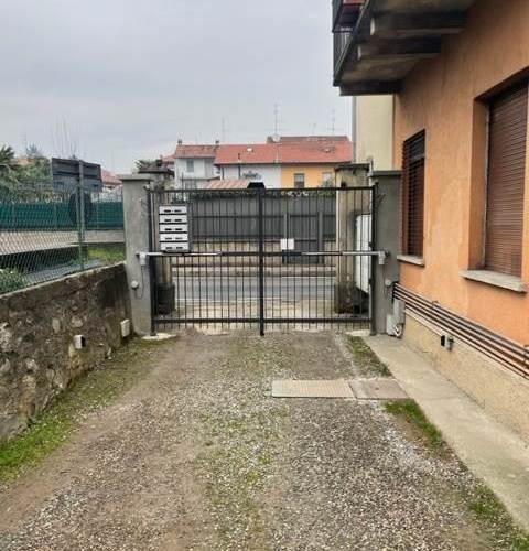 2 LOCALI IN VENDITA A CADORAGO