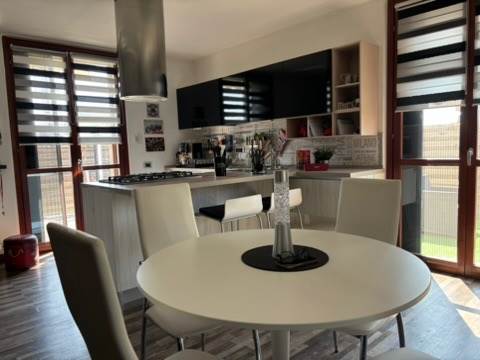 FINO MORNASCO VENDITA VILLA UNIFAMILIARE CON BOX 