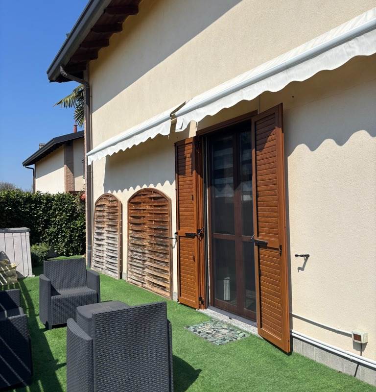 FINO MORNASCO VENDITA VILLA UNIFAMILIARE CON BOX 