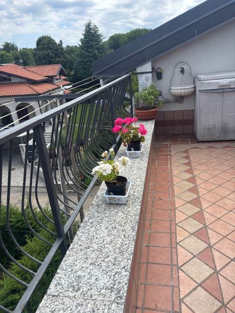 APPIANO GENTILE   3 LOCALI CON TERRAZZO