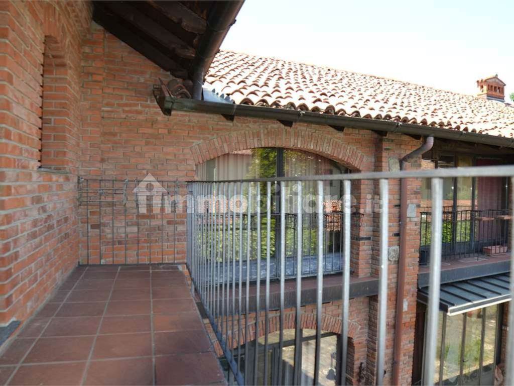 VENDESI INTERA CORTE LOMBARDA DI PRESTIGIO