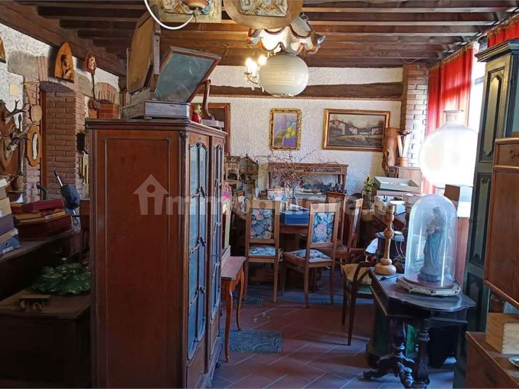 VENDESI INTERA CORTE LOMBARDA DI PRESTIGIO