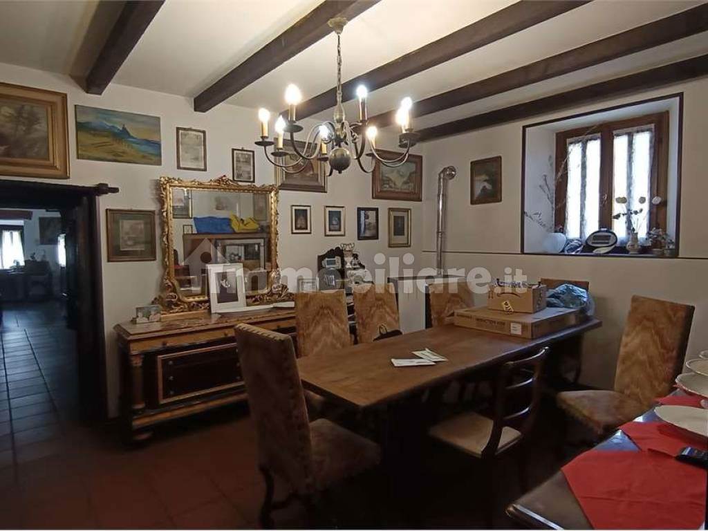 VENDESI INTERA CORTE LOMBARDA DI PRESTIGIO